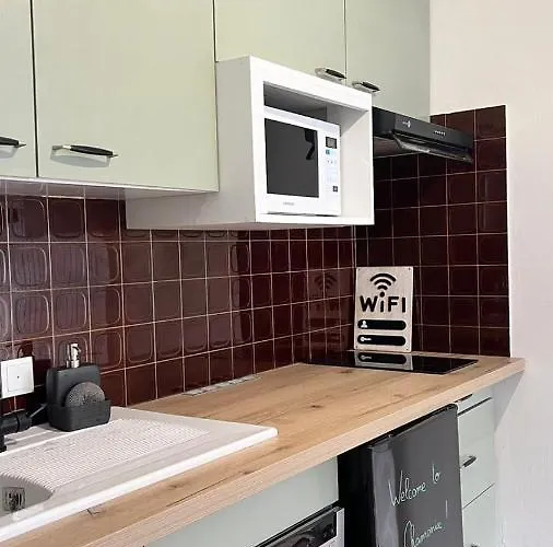 Dent Du Caiman, Hyper Centre, Parking, Vue Mont Blanc Шамони